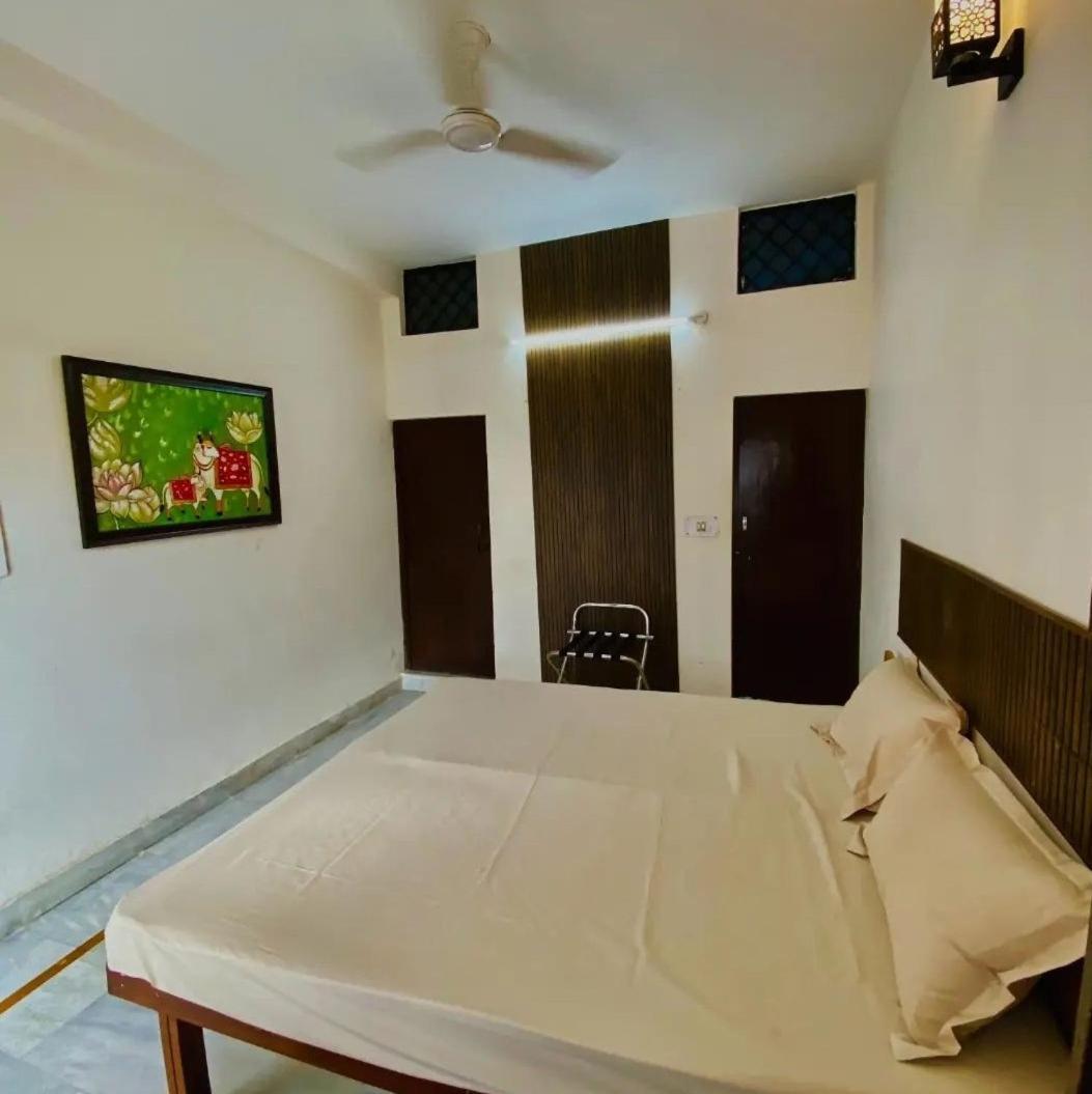 Holy Cow Hotel Rishikesh Bagian luar foto