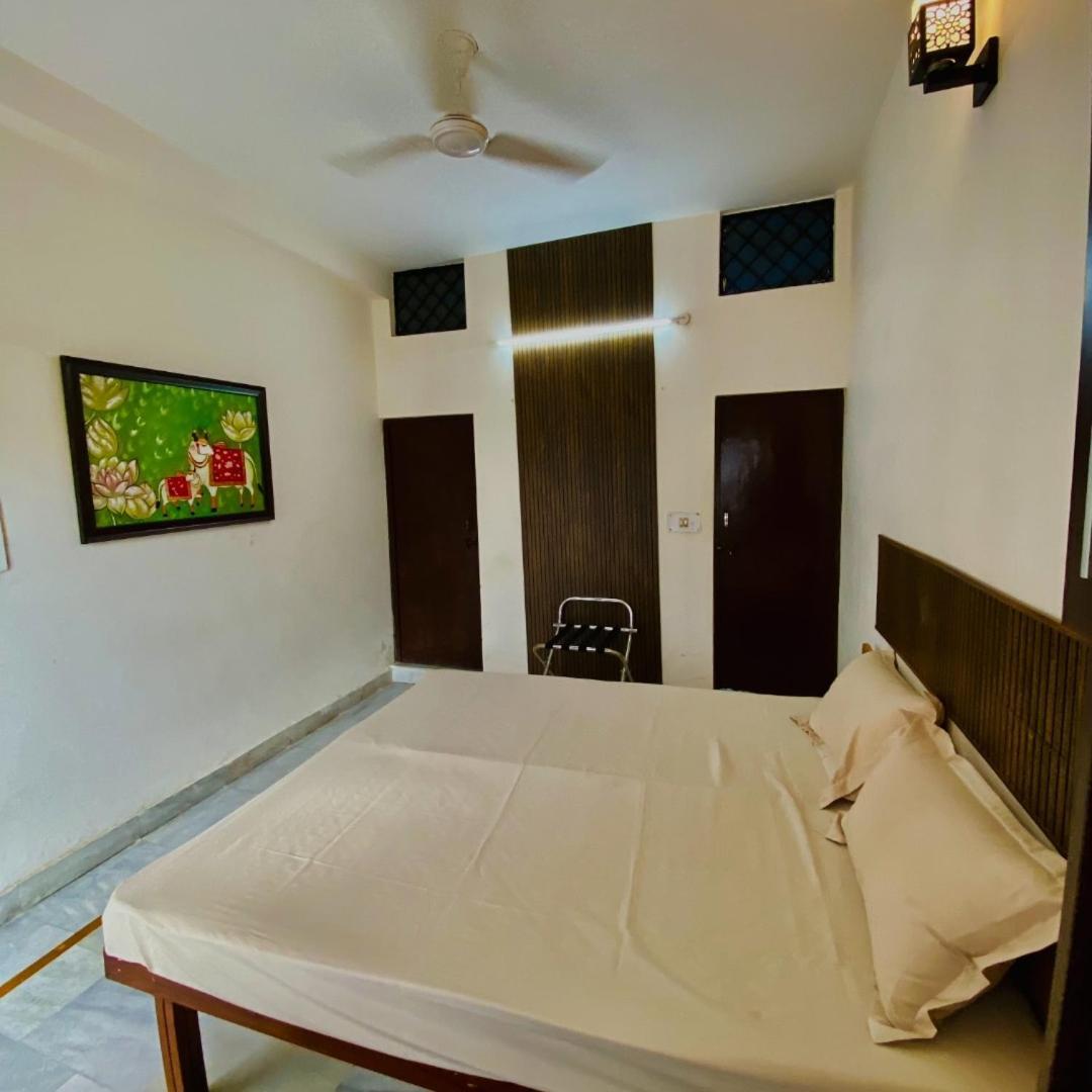Holy Cow Hotel Rishikesh Bagian luar foto