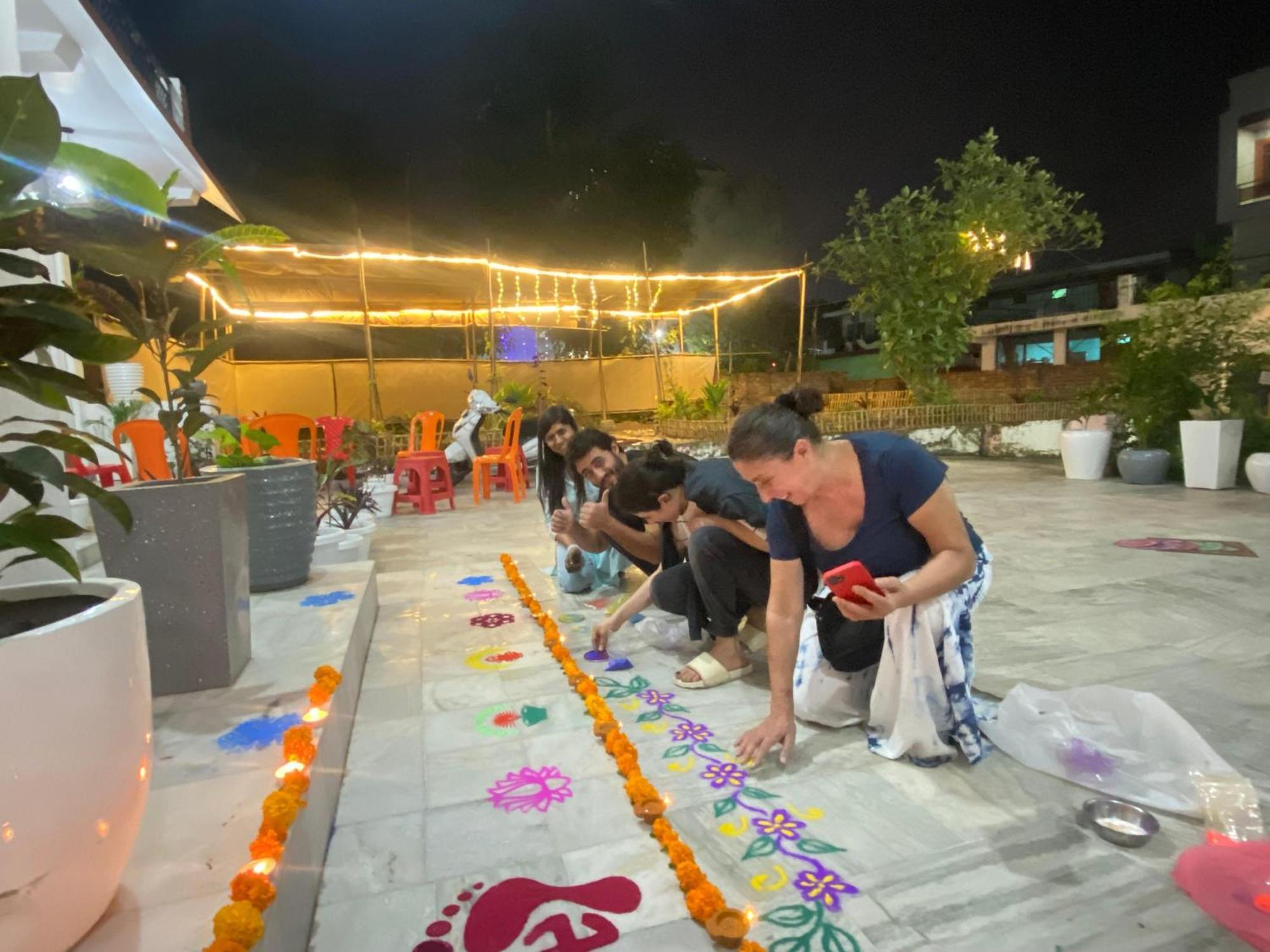 Holy Cow Hotel Rishikesh Bagian luar foto